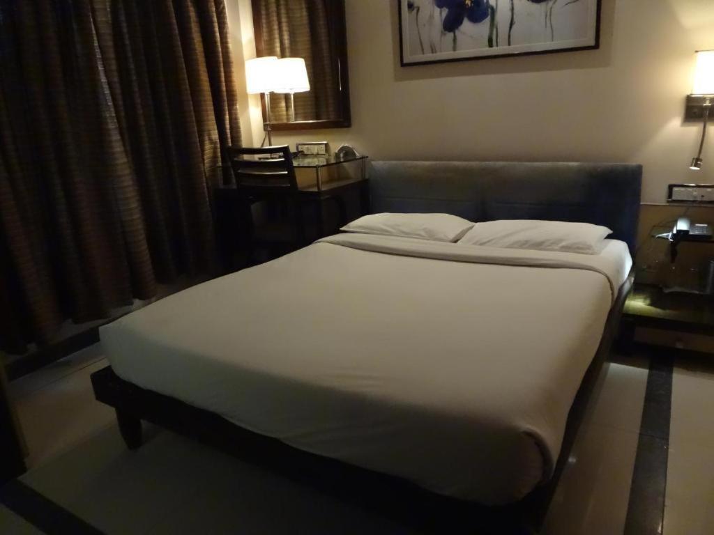 Hotel Sapna Marine Mumbai Exteriör bild